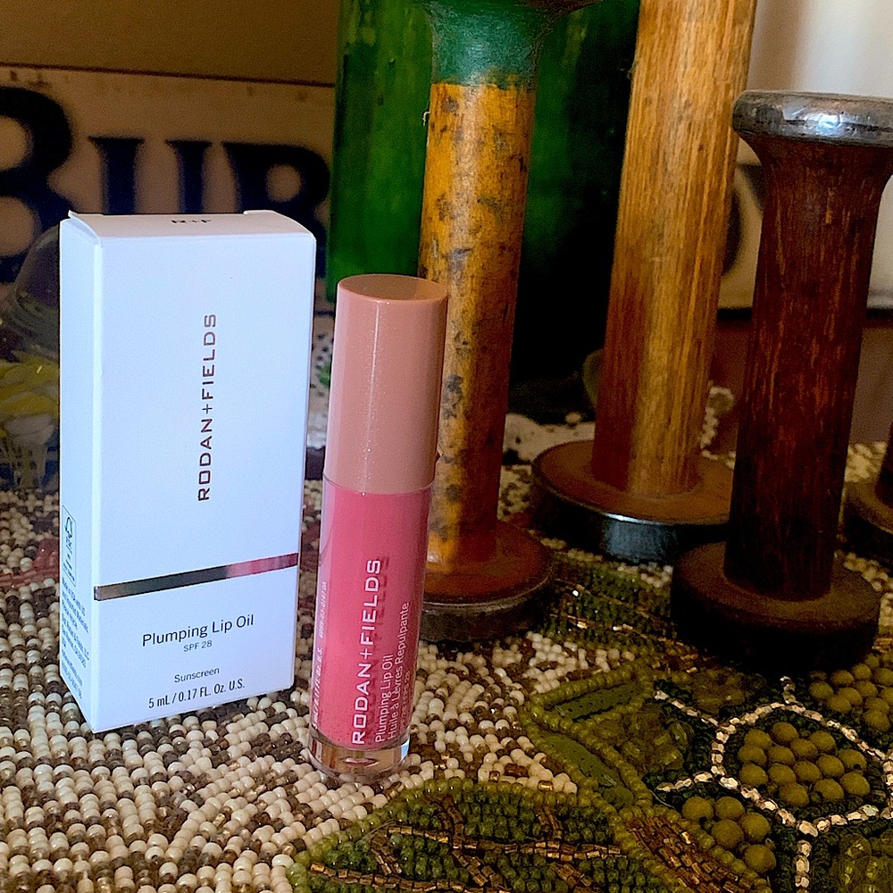 NIB💕Rodan + Fields💕Lip Plumping Oil in Shade Pink